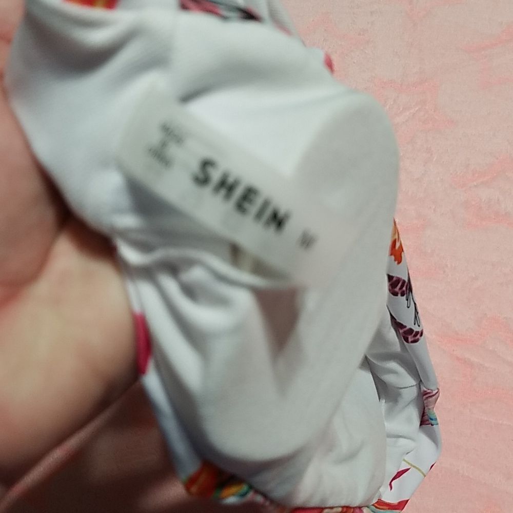 Shein swim top size medium - Picture 3 of 3